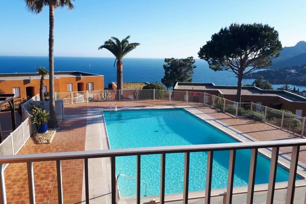 Appartement Entre mer et massif forestier de l'Estérel à Théoule-sur-Mer Extérieur photo